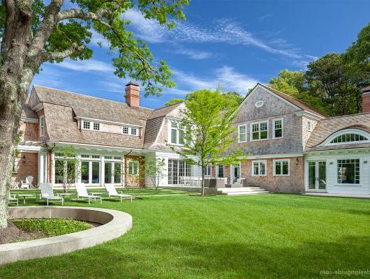 Gambrel Shingle Style 角 home designed by Catalano 365体育官网客户端 and constructed by Travis Cundiff Associates, 公司.